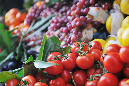 n assortment of fresh fruits packed together on the supermarket shelf. 